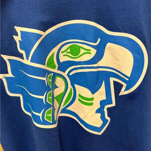 CASUAL INDUSTREES | Mens T-shirt | Size Medium | Seahawks